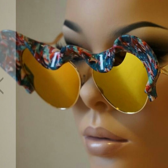 Wavy glasses - Picture 2 of 2